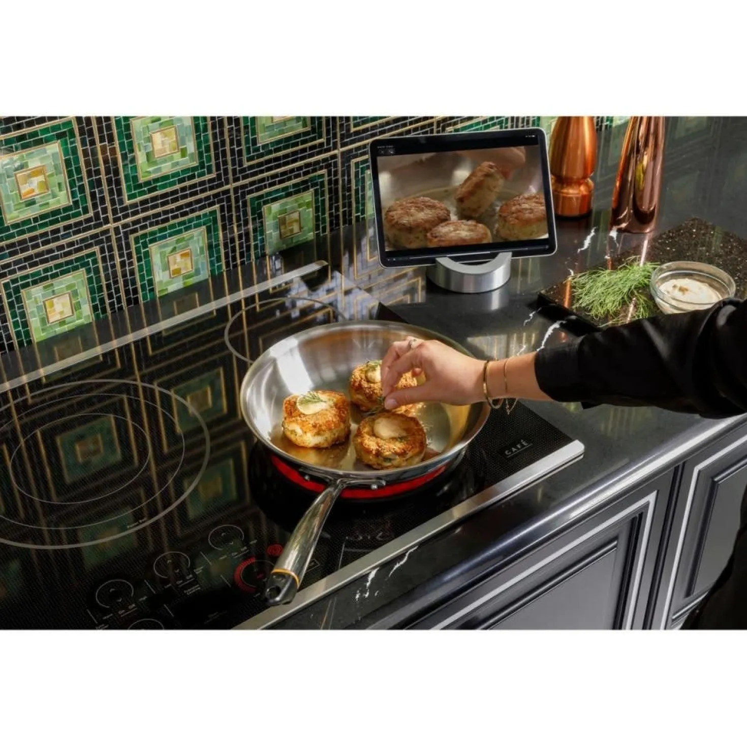 CAFE Table de cuisson Vitrocéramique Noir 36" Noir - CEP90361TBB