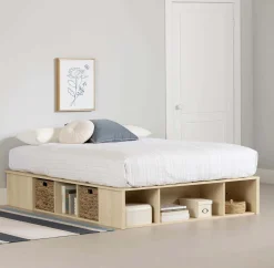 Grand lit avec paniers de rangement (60