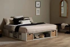 Très grand lit plateforme avec paniers de rangement (78
